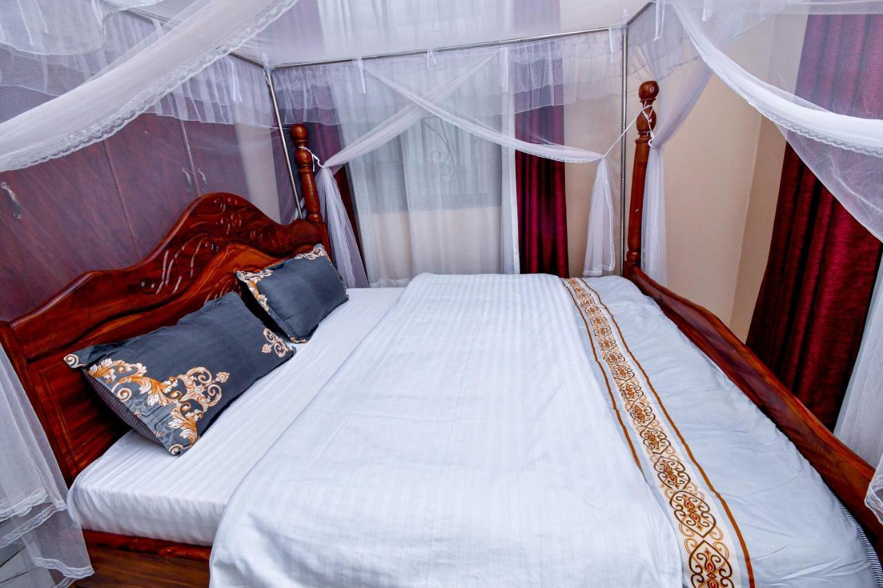Peace Of Mind Suites เอนเทบเบ้ ภายนอก รูปภาพ
