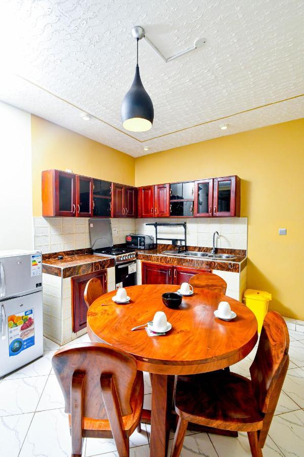 Peace Of Mind Suites เอนเทบเบ้ ภายนอก รูปภาพ
