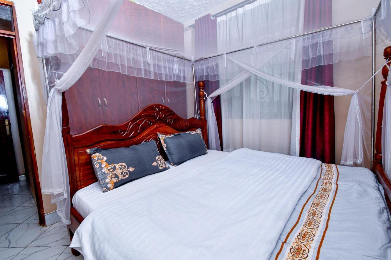Peace Of Mind Suites เอนเทบเบ้ ภายนอก รูปภาพ