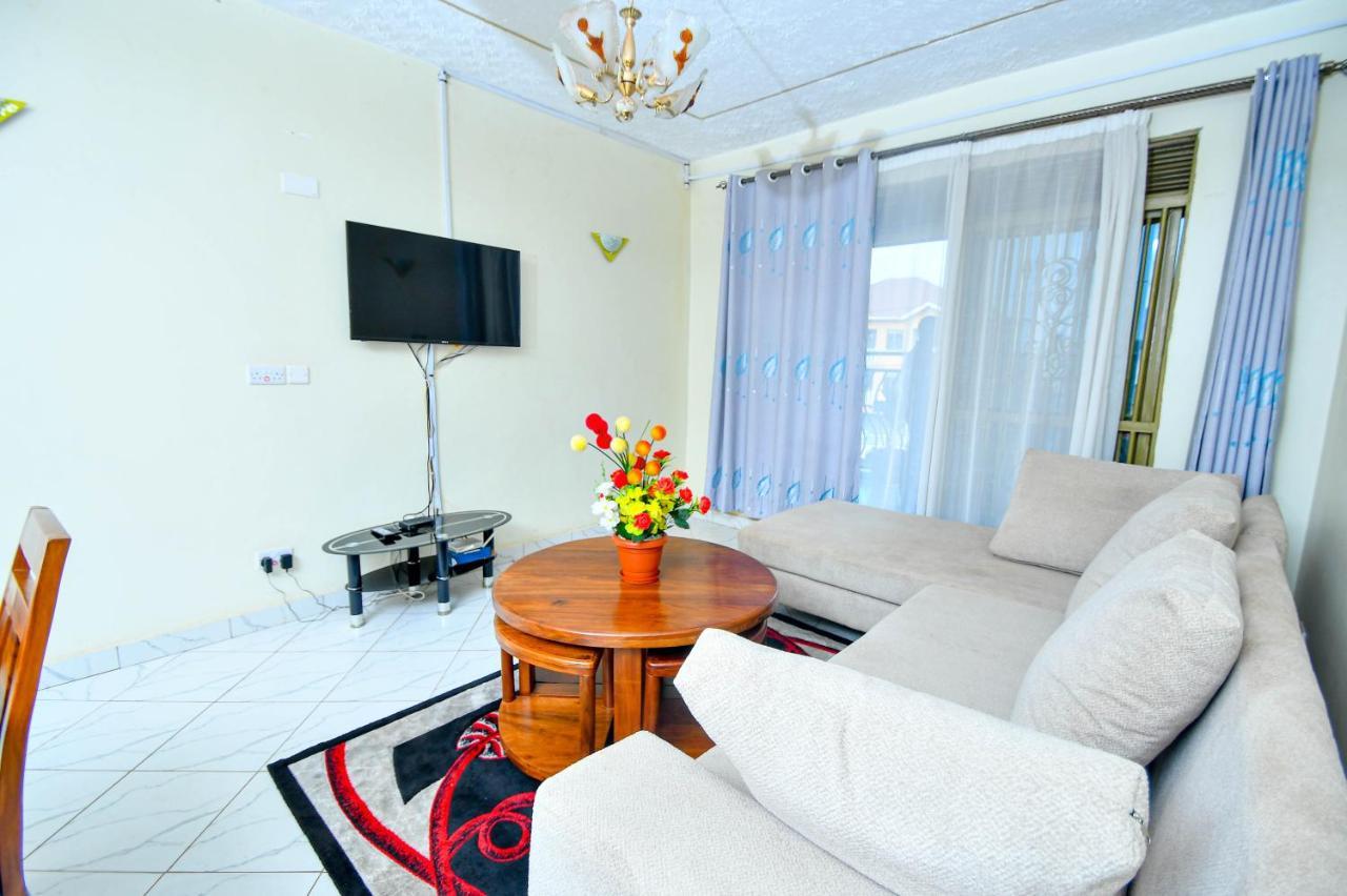 Peace Of Mind Suites เอนเทบเบ้ ภายนอก รูปภาพ