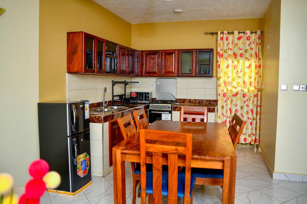 Peace Of Mind Suites เอนเทบเบ้ ภายนอก รูปภาพ