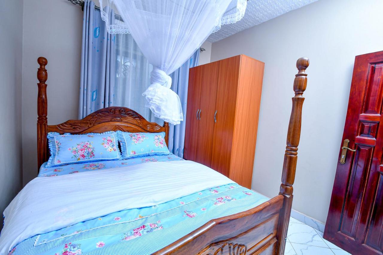 Peace Of Mind Suites เอนเทบเบ้ ภายนอก รูปภาพ