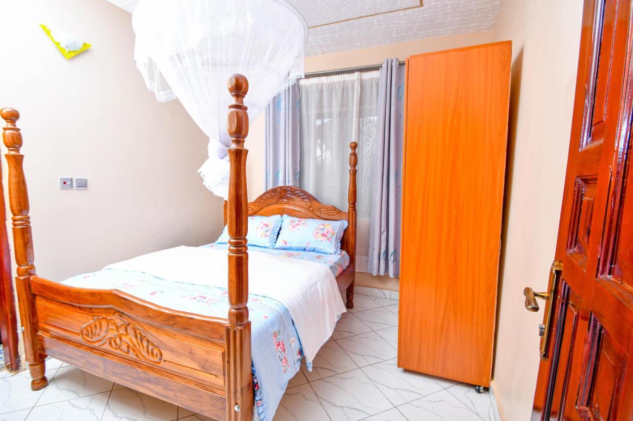 Peace Of Mind Suites เอนเทบเบ้ ภายนอก รูปภาพ