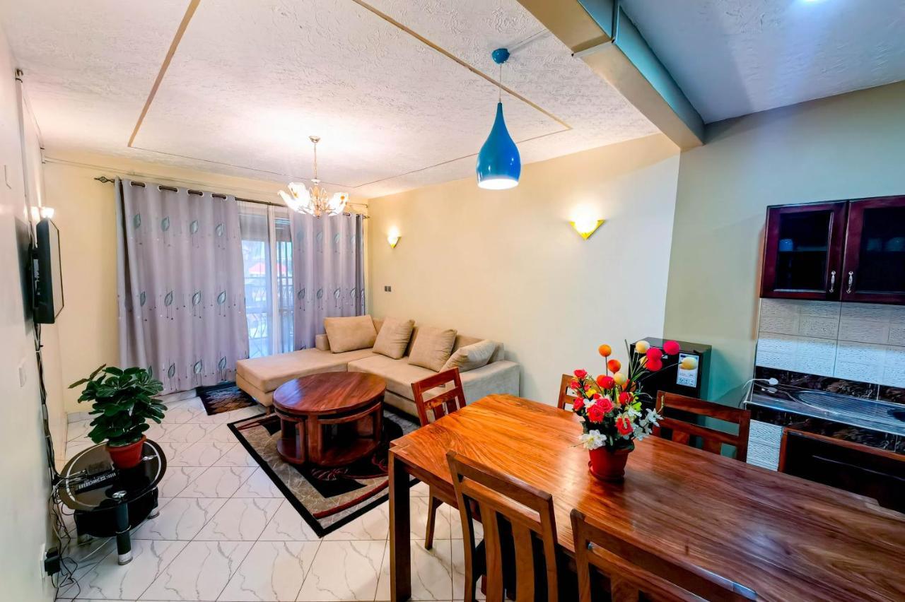 Peace Of Mind Suites เอนเทบเบ้ ภายนอก รูปภาพ