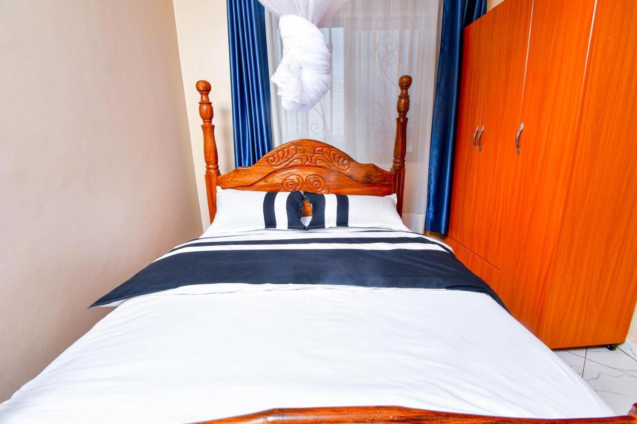 Peace Of Mind Suites เอนเทบเบ้ ภายนอก รูปภาพ