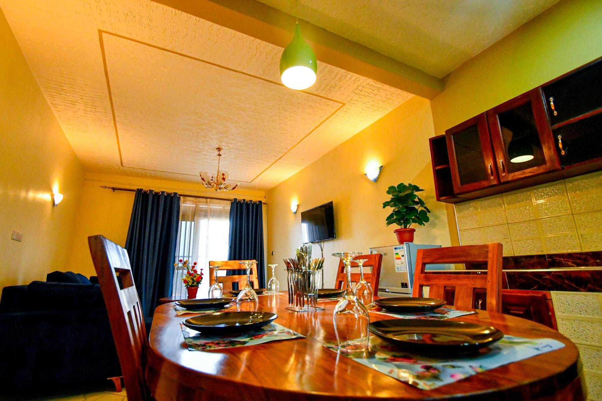 Peace Of Mind Suites เอนเทบเบ้ ภายนอก รูปภาพ