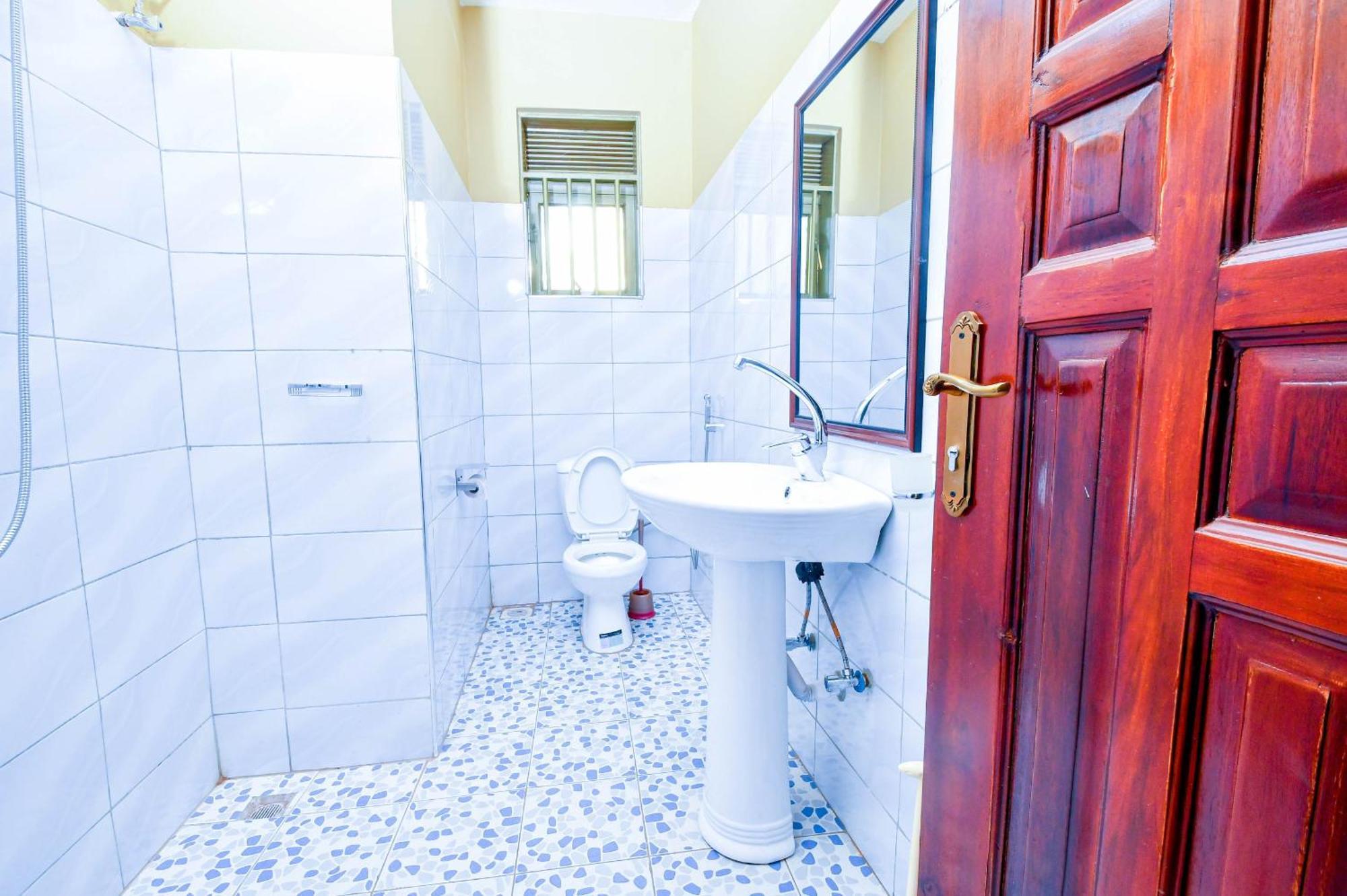 Peace Of Mind Suites เอนเทบเบ้ ภายนอก รูปภาพ