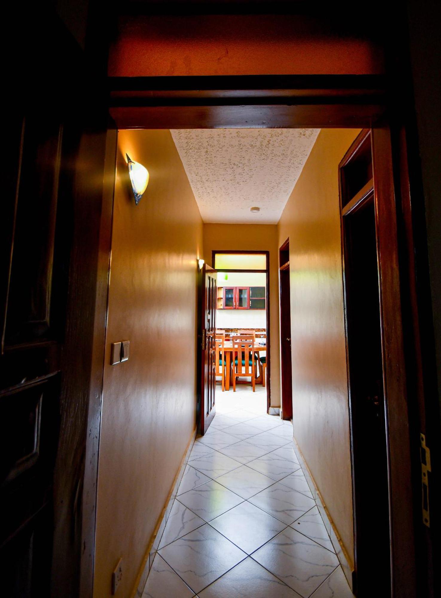 Peace Of Mind Suites เอนเทบเบ้ ภายนอก รูปภาพ