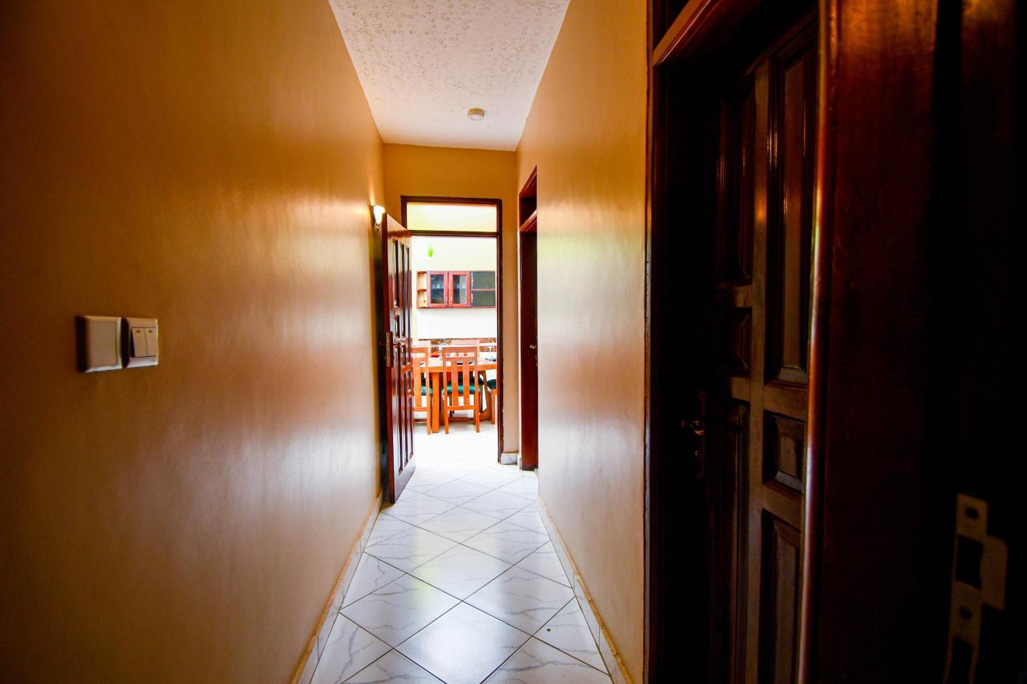 Peace Of Mind Suites เอนเทบเบ้ ภายนอก รูปภาพ