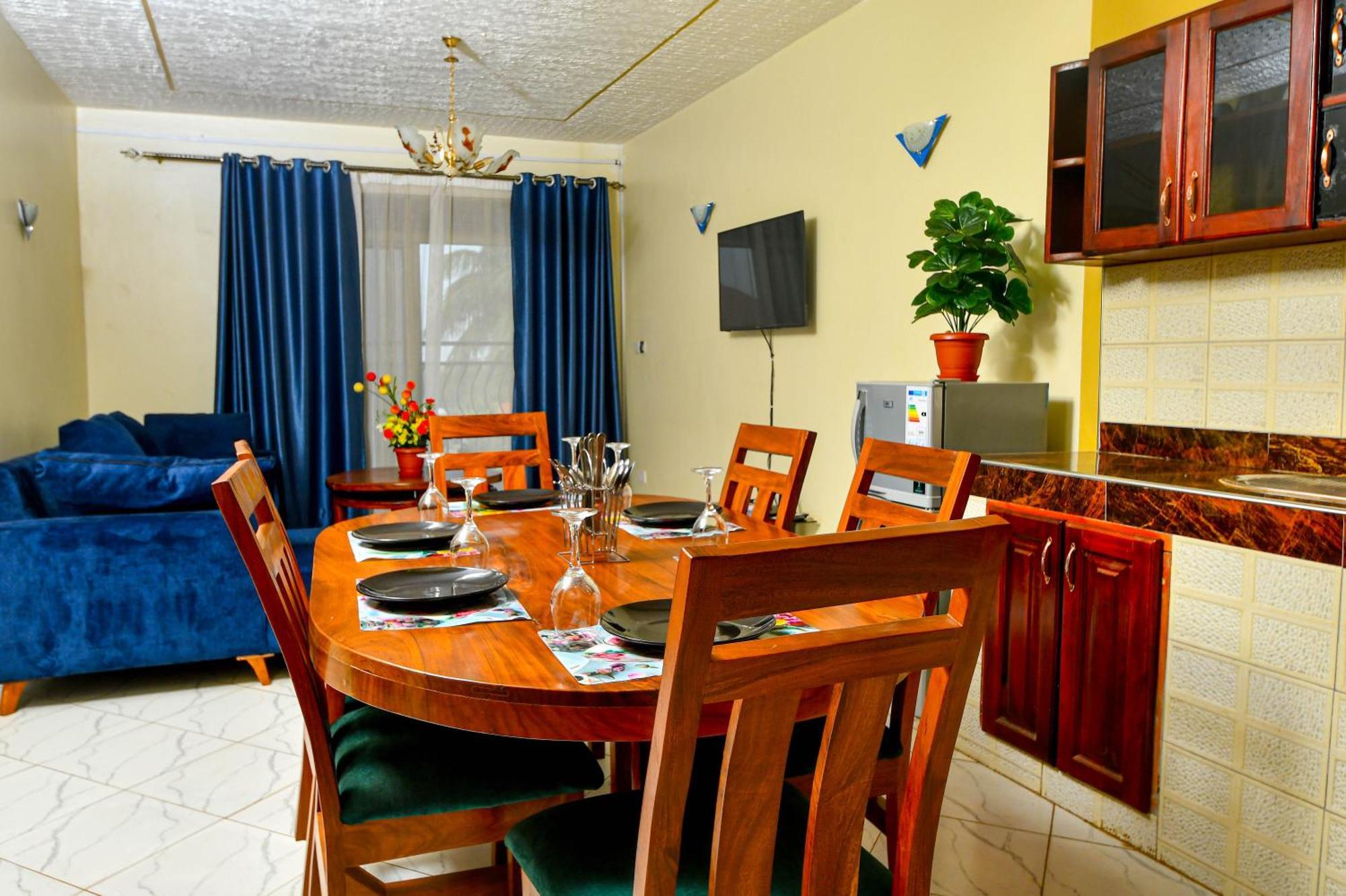 Peace Of Mind Suites เอนเทบเบ้ ภายนอก รูปภาพ
