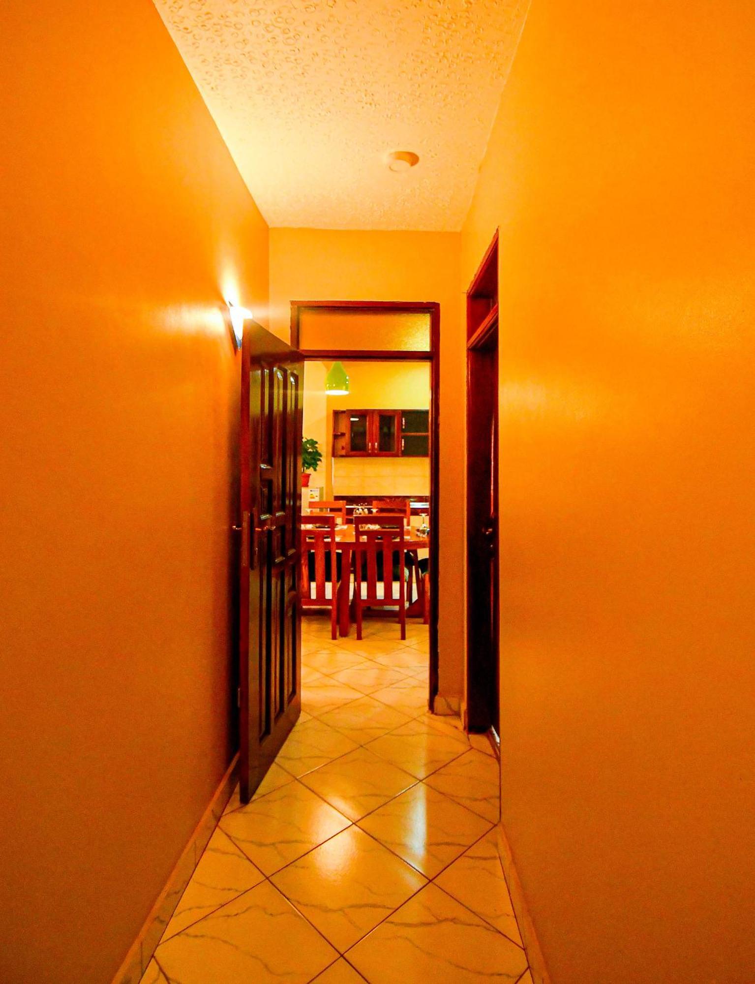 Peace Of Mind Suites เอนเทบเบ้ ภายนอก รูปภาพ